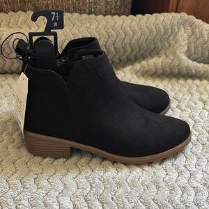 Time and Tru Black Ankle Boots with Elastic Panels